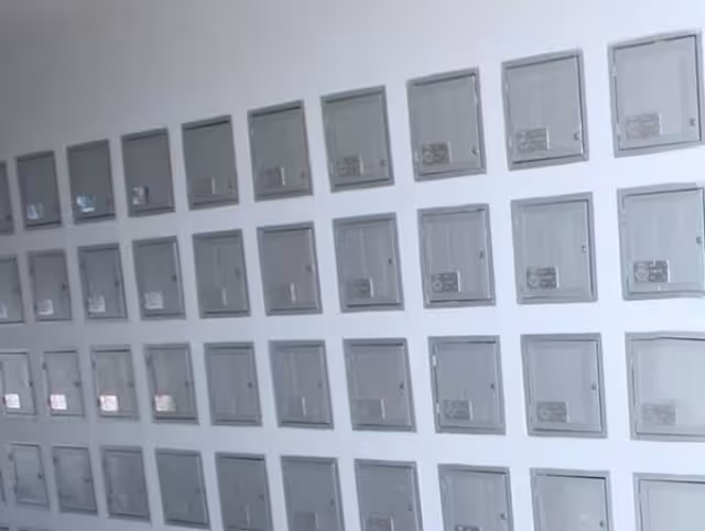 Ante la saturación de los cementerios, crece la demanda de espacios en templos e iglesias para depositar cenizas