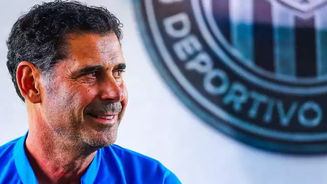 Luego de año y medio de estar al frente de Chivas, Fernando Hierro sale de la Directiva