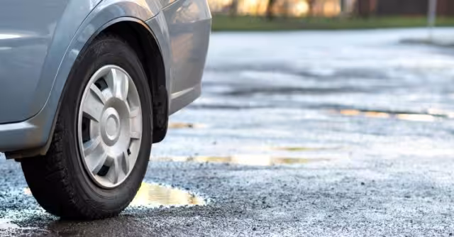 Gobierno del Edomex ofrece indemnización en caso de caer en un bache