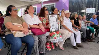Decenas de personas conmemoraron el 68 aniversario luctuoso de Pedro Infante