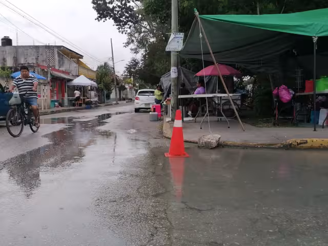 Debido a la acumulación de aguas, algunas viviendas acumulan los malos olores, siendo algo desagradable para los vecinos