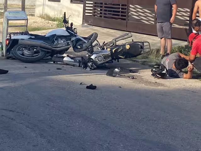 Dos lesionados en choque de motos en Escárcega