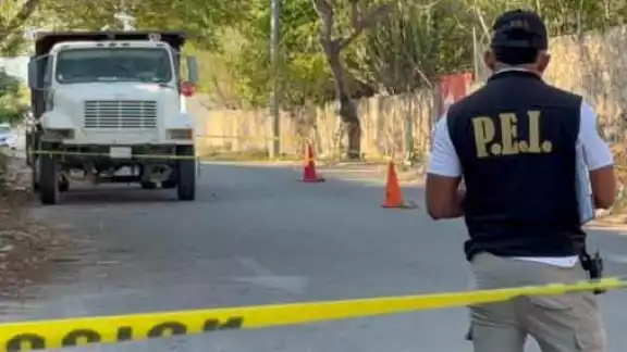Al acudir al reporte de un volquete mal estacionado, policías encuentran al operador muerto Al acudir al reporte de un volquete mal estacionado, policías encuentran al operador muerto