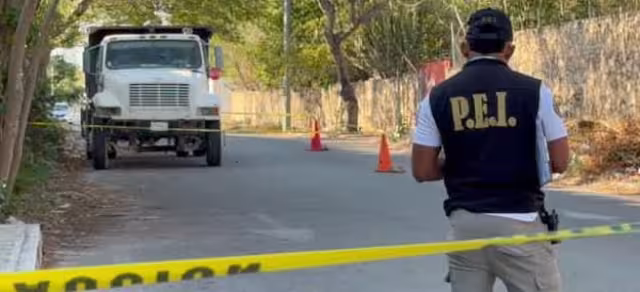 Al acudir al reporte de un volquete mal estacionado, policías encuentran al operador muerto