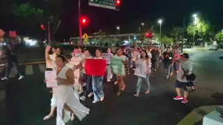 Madre de joven víctima de abuso exigen justicia frente al Palacio de Gobierno
