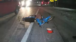 Fatal choque en carretera Carmen-Puerto Real: Motociclista pierde la vida y una mujer queda grave