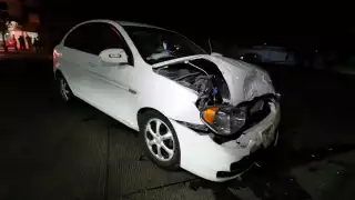 Aparatoso choque entre vehículos bloquea la circulación en Ciudad del Carmen 