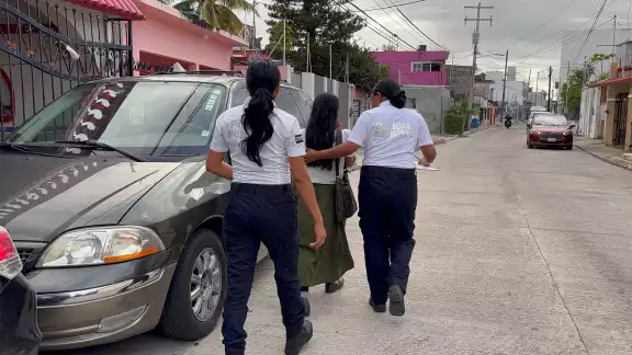 Llega a visitar a su pareja y termina golpeada.