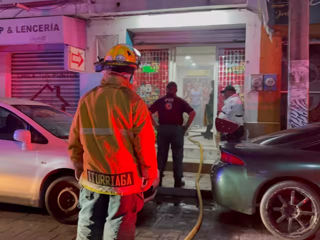 Incendio en una estética unisex en la colonia Centro movilizó cuerpos de emergencia