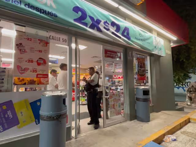 Asaltante se desplaza en taxi para robar un OXXO