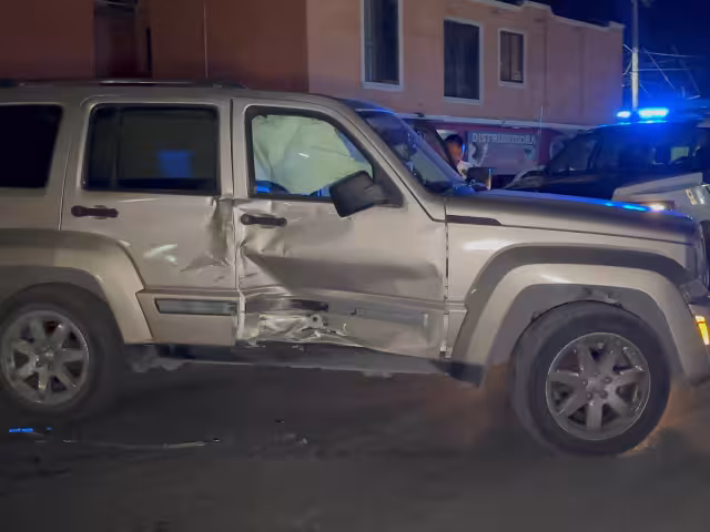 Hombre en presunto estado de ebriedad huye tras causar accidente vial