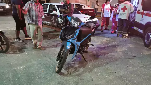 Un motociclista sufrió golpes contusos pero no graves tras ser accidentado por un taxi