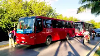  Autobuses de Autocar en Cancún chocan  dejando a más de 30 pasajeros lesionados 