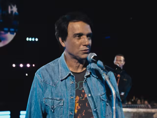 Coldplay estrena el video musical de The Karate Kid, protagonizado por Ralph Macchio.