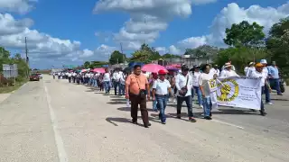 Marcha de maestros causa caos vial en carreteras de Quintana Roo 