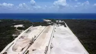 Semarnat abre consulta por polémica mina en Cancún; empresa busca ampliar extracción de caliza  