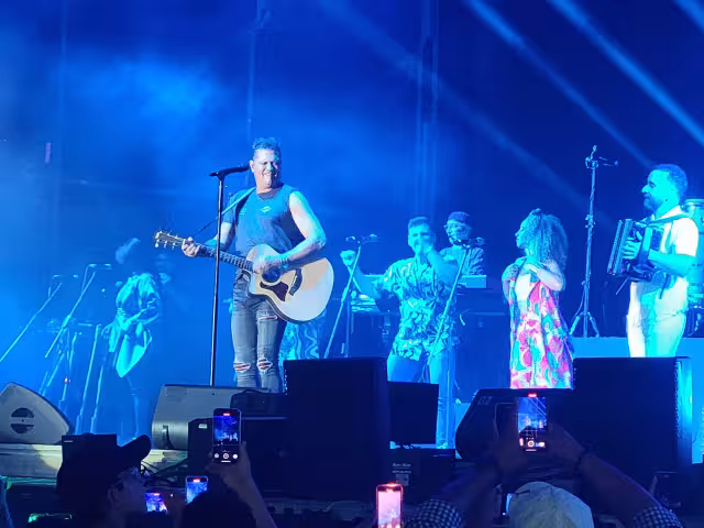 El colombiano desplegó todo su talento e interpretó varios géneros, en especial el oriundo de su tierra que ayudó a hacer mundial con su éxito “La Gota Fría”. (