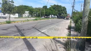 Hallan restos humanos dentro de bolsas negras sobre la avenida Kinik en Cancún