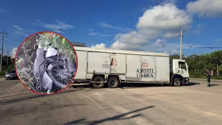 Camión cervecero pierde el control y embiste motocicleta en la carretera federal 307