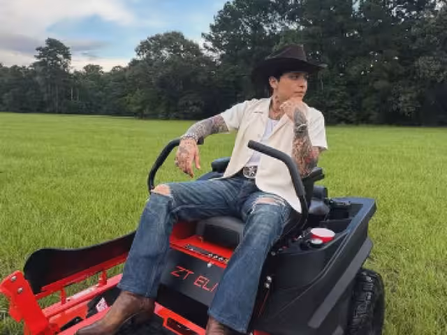 Ventilan que Christian Nodal se sintió traicionado por sus padres por culpa de Cazzu