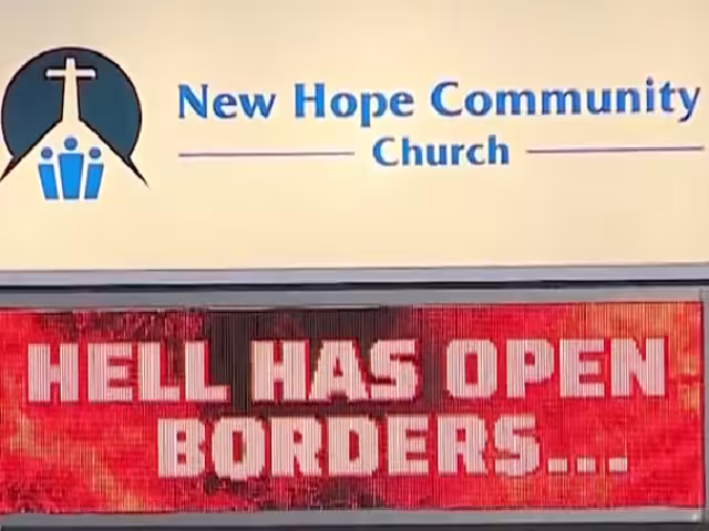 Cartel en iglesia de Illinois generó indignación