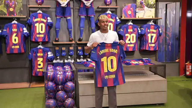 El talentoso jugador mantiene, hasta ahora, un paso similar al de Messi en sus inicios.