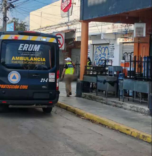 Al lugar acudieron paramédicos quienes confirmaron que el hombre ya no contaba con signos vitales