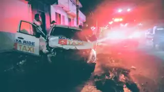 Fuerte choque entre taxis deja lesionados en la supermanzana 229 de Cancún