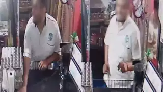 Taxista es captado robando un celular en tienda de abarrotes en Playa del Carmen: VIDEO