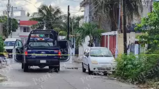 Sujetos armados disparan contra un vehículo estacionado en la SM 510 de Cancún