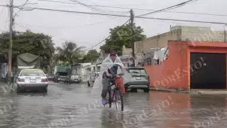 ¿Seguirá el mal clima en Q. Roo? Pronostican fuertes lluvias y cielo nublado por el canal de baja presión