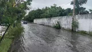 Vecinos de Cancún denuncian encharcamientos y olores fétidos por planta de tratamiento de Aguakan