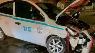 Accidente entre un taxi y un automóvil dejó daños materiales en Playa del Carmen
