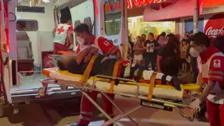 Motociclista en riesgo de perder la pierna tras fuerte accidente en Felipe Carrillo Puerto