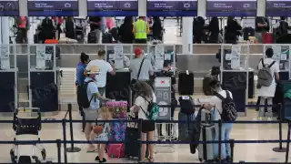 Caos aéreo en Estados Unidos: más de 800 vuelos cancelados por falta de controladores durante el cierre del Gobierno