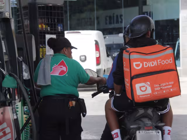 Taxistas, trabajadores de plataformas y choferes de empresas son los más afectados porque requieren comprobar gastos