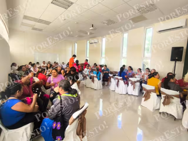 Durante la jornada se imparten talleres de capacitación y se exhiben productos de las comunidades participantes.