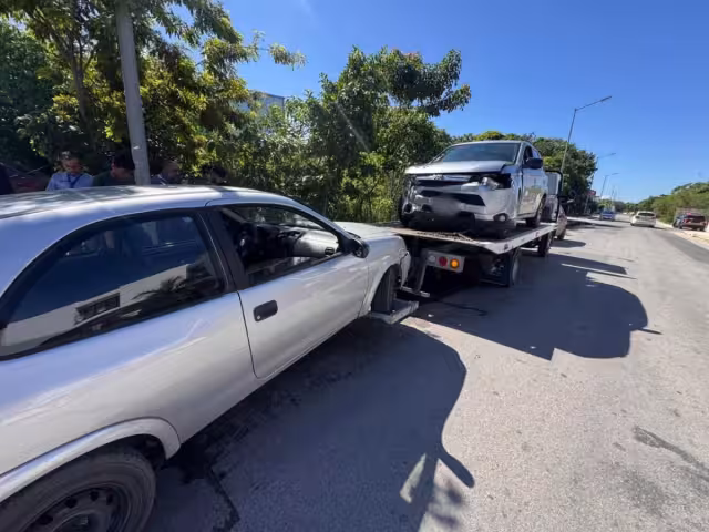 Paramédicos de la Cruz Roja Mexicana acudieron al lugar para brindar atención a la persona herida