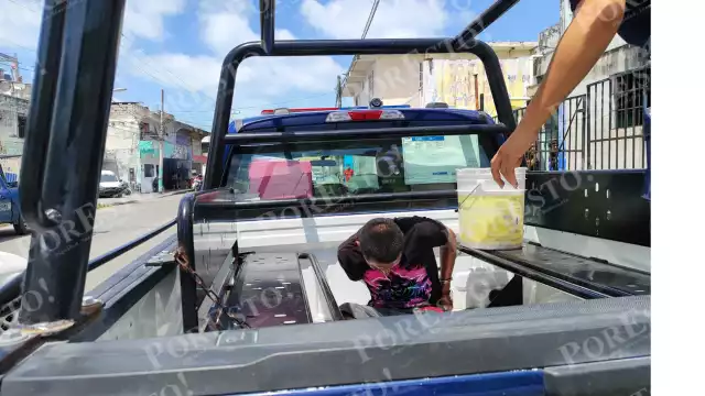 Los agentes se percataron del hombre por su actitud sospechosa, por lo que comenzaron a seguirlo