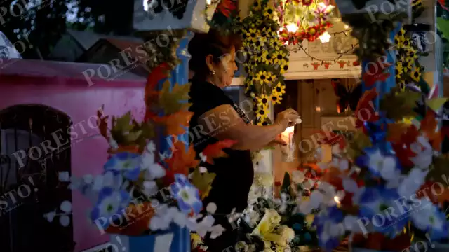 Mucbipollo, relleno negro, cochinita pibil, tamales, dulce de yuca, coco y camote formaron parte de la ofrenda a los finados
