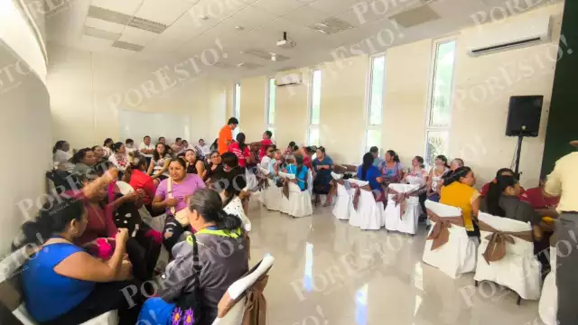 Durante la jornada se imparten talleres de capacitación y se exhiben productos de las comunidades participantes.