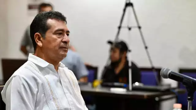 Víctor Améndola Avilés acusó a Sabido Góngora de desempeño irregular y autoaprobarse una jugosa liquidación.