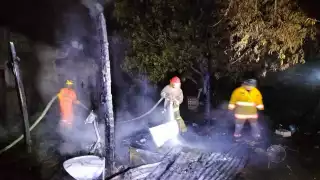Corto circuito provoca incendio en vivienda del ejido Kilómetro 74 en Escárcega