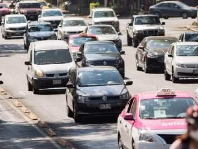 El programa Hoy No Circula es una medida ambiental que restringe la circulación vehicular en días específicos 