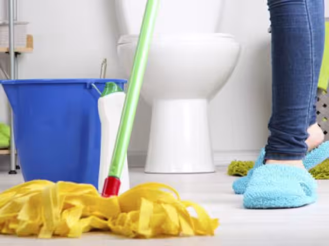 Despídete del sarro: soluciones naturales para limpiar los azulejos del baño