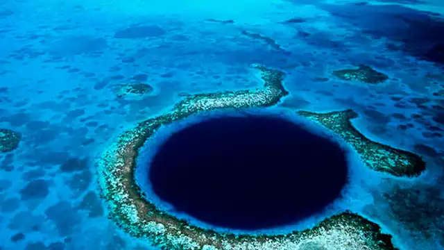 América Latina alberga dos de los agujeros azules más impresionantes del mundo: el Gran Agujero Azul en Belice y el Taam Ja’ en México