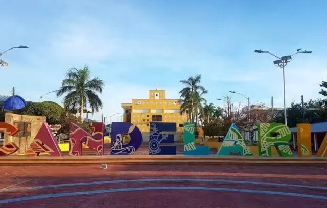 En Candelaria, Campeche, los habitantes son conocidos como "colonos" debido a programas de colonización del siglo XX.