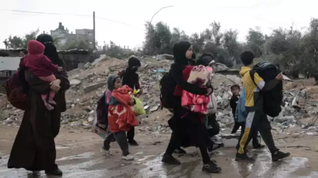 Miles de palestinos huyen de Rafah ante la amenaza de una ofensiva militar israelí