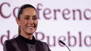 Claudia Sheinbaum defiende contratación de médicos extranjeros en México