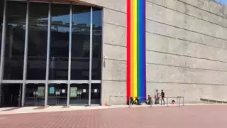 Infonavit reinstala bandera LGBT+ tras incidente con el sindicato